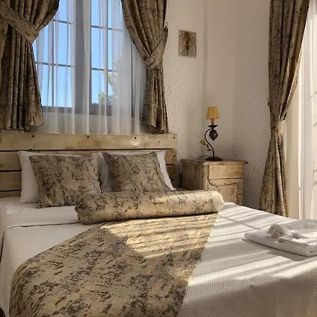 Bed & Breakfast Bizim Ev Alacati