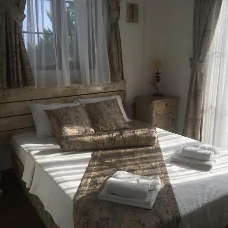 Bizim Ev Alacati Bed & Breakfast *