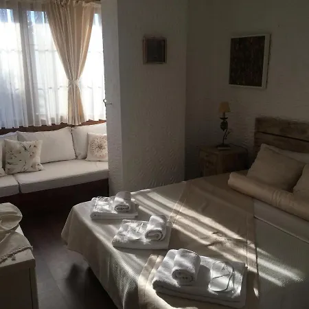 Bed & Breakfast Bizim Ev Alacati *
