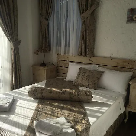 Bed & Breakfast Bizim Ev Alacati