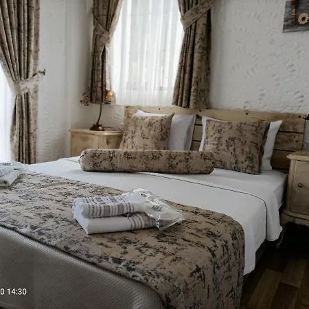 Bed & Breakfast Bizim Ev Alacati