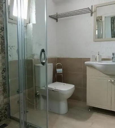 Bed & Breakfast Bizim Ev Alacati *