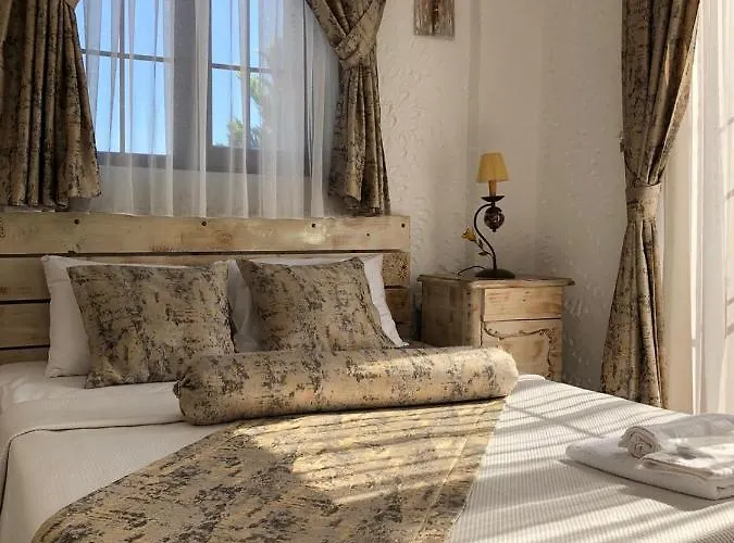 Bed & Breakfast Bizim Ev Alacati