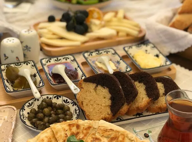 Alojamento de Acomodação e Pequeno-almoço Bizim Ev Alaçatı