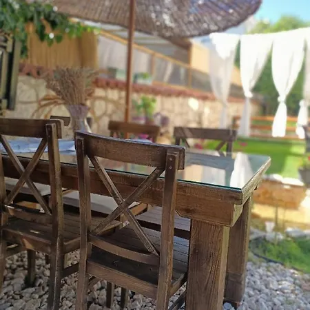 Oda ve Kahvaltı Bizim Ev Alaçatı *