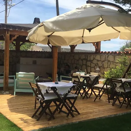 Bizim Ev Alacati 住宿加早餐酒店 *